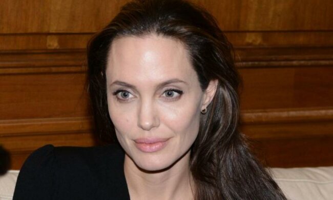 Божеволіє: Анджеліну Джолі терміново госпіталізували
