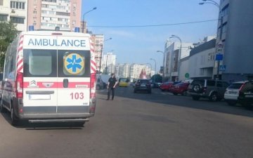Киянина покинули помирати посеред вулиці