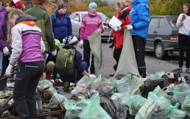 Львів відпочиває: блогер показав російське сміттєве пекло
