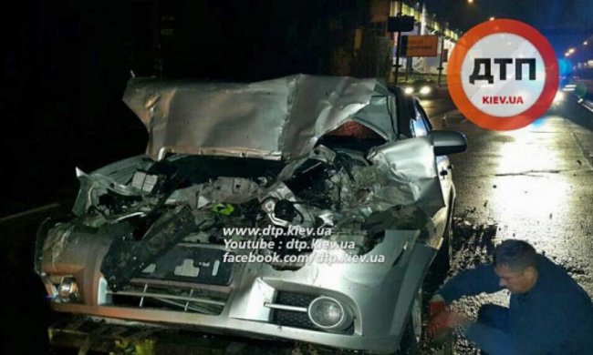 На проспекті Перемоги Chevrolet протаранив Mercedes (фото)