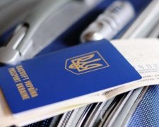 Українці можуть подорожувати Європою зі старими паспортами
