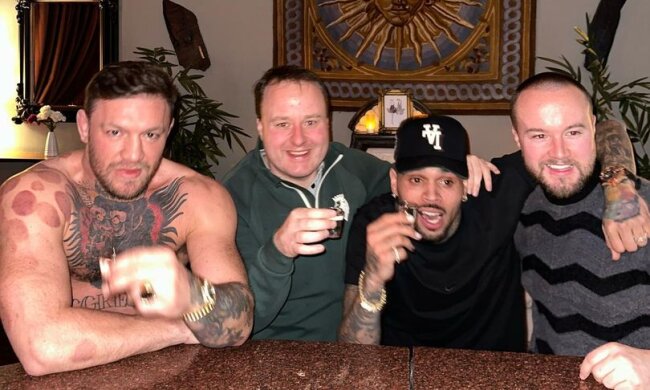 Конор МакГрегор и Крис Браун на вечеринке, фото из соцсетей бойца