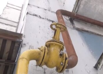 Газовая труба, кадр из видео