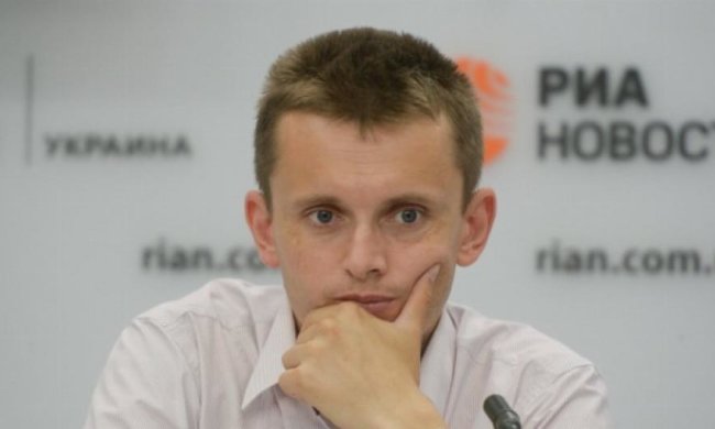 Порошенко шантажируют военным положением