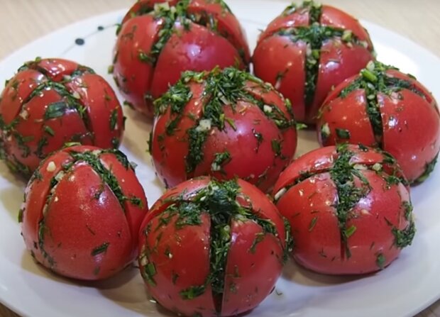 "Бомбочки" из помидоров в чесночном соусе - готовим легкую закуску для вкусного лета