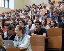 П'яний неадекват провів "свою лекцію" в українському університеті