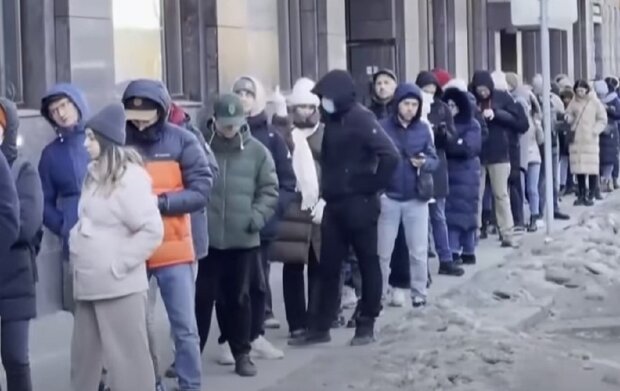 Кілометрові черги в магазини та в McDonald's в росії - протестувати не хочуть