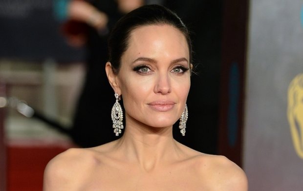 Анджелину Джоли в продолжении "Малифисенты" затмит кое-кто погорячее: фото