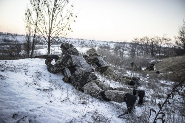 Кривава доба на Донбасі: бойовики відкрили вогонь по українським військовим, є поранені