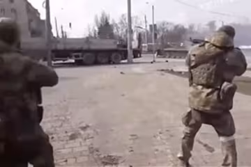 Тікток-війська Кадирова забули про награну відвагу та показали справжню паніку на війні в Україні: "Щось прилетіло"