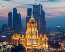 Дим і вогонь огорнули Москву, є постраждалі, людей евакуюють