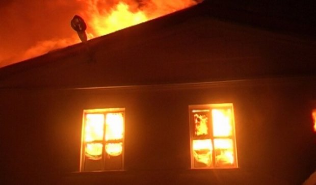 На Прикарпатье жители хутора самостоятельно потушили пожар