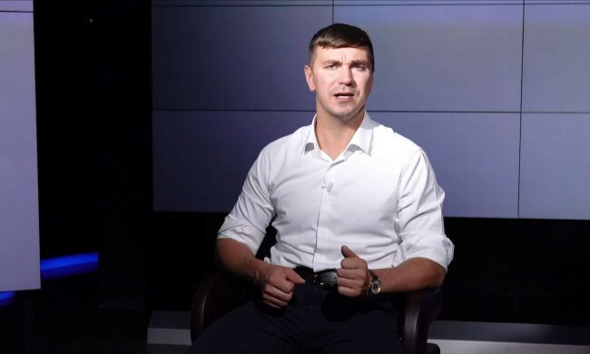 По суті, це зіткнення інтересів, - Поляков про конфлікт КСУ і президента