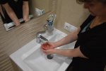 Кабмін пообіцяв гарячу воду: скільки залишилось чекати