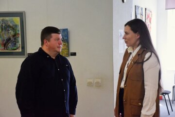 Культурний міст між Києвом та Тбілісі: на Андріївському узвозі відкрилася виставка грузинського митця Автанділа Гургенідзе