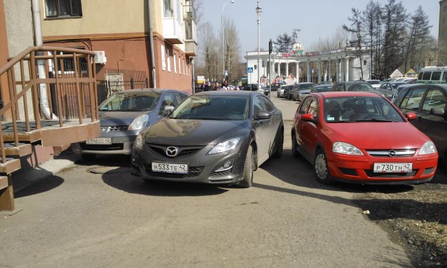 Порушення правил паркування: водіям розповіли, де шукати затримане авто