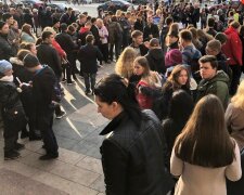 Коридор ганьби для "слуги народу", евакуація українців з Китаю, скандал з любителем "полунички" Нефьодовим - головне за ніч