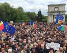 Молдавские митингующие больше не требуют отставки президента