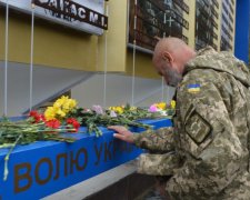 Під Дніпром вандали розгромили пам'ятник герою АТО, "віддячили" за мирне небо: дикі кадри