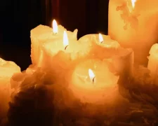 Віск зі свічки. Фото ТСН