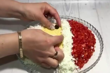 Салат "Санта Клаус", кадр з відео