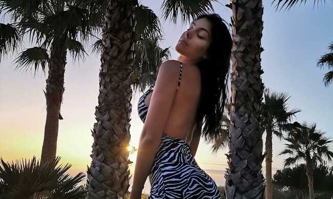 Джорджина Родрігез у відвертій позі розігріла літак Роналду: "Ось такий комфорт...", фото