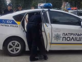 В Запорожье промышляет наглая воровка, за телефон - и в ломбард