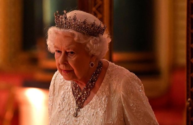 Королевский скандал: пьяная герцогиня набросилась на Елизавету II, британцы в шоке от такой наглости