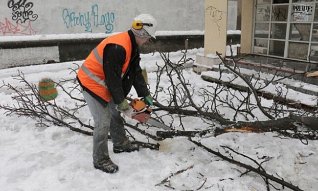 Без світла залишилися 54 населених пункти на Харківщині (фото)