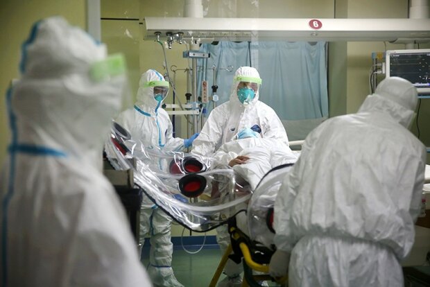 Китайська влада змусила вибачитися медика, який передбачив епідемію коронавірусу та помер від нього