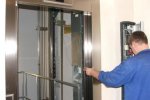 Смерть младенца в Сумах: чиновники украли деньги на ремонт лифтов