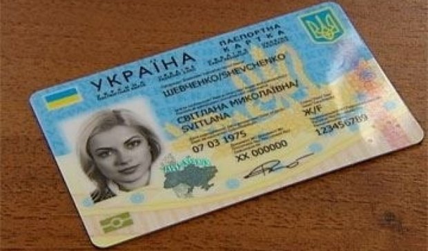 Переселенці отримають біометричні паспорти першими