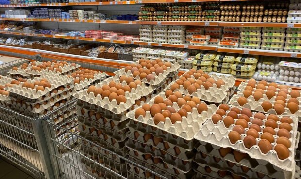 Супермаркет, яйця: фото Знай.ua