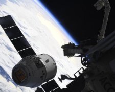 Маск запустив у космос "літаючий мозок": відео