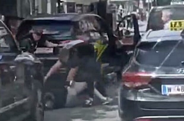 Избиение таксистов в Вене, скриншот из видео