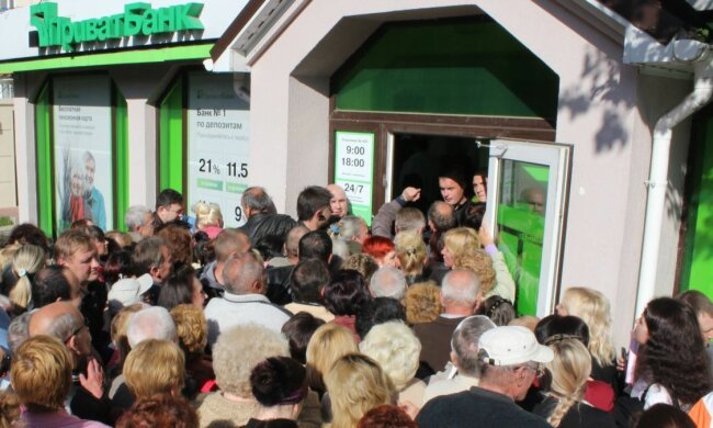 Переселенці з Криму скаржаться на ПриватБанк, де обікрали їх на понад мільйон гривень