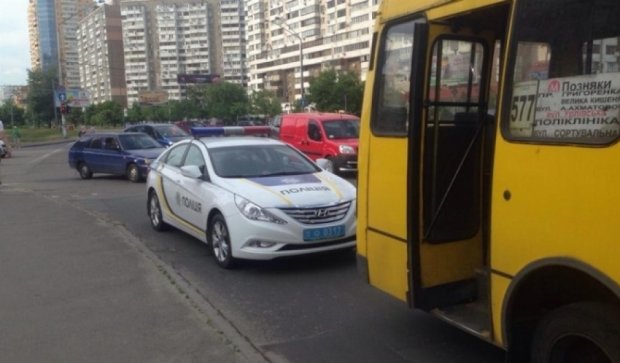 Злой киевский водитель напал на маршрутчика