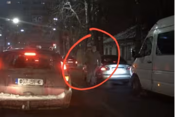 В Хмельницком осатаневший маршрутчик влепил женщине подзатыльник: "По шее оленепасу"