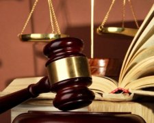 Юристи Дніпропетровська організували флешмоб зі знання права