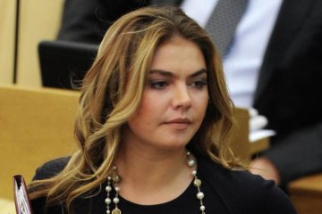 "Це вже перебір": колгоспний наряд коханки Путіна обговорює весь світ