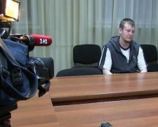 Батьківщина тебе кинула, синку: Агєєв залишився один