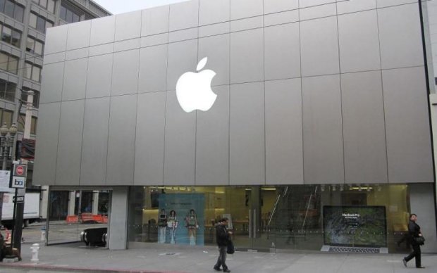 Apple обсипле весь світ "золотими злитками"