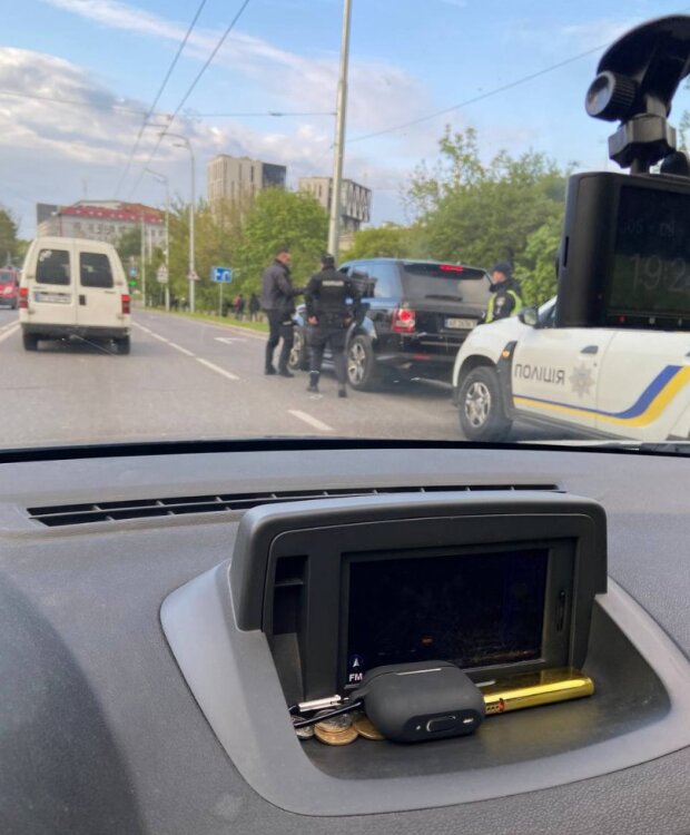 Поціновувачів руського міра зупинили. Фото: Facebook