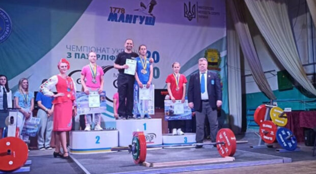 Чернівецькі пауерліфтери показали силу в Донецькій області – встановили рекорд і взяли медалі