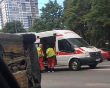 Київський форсаж: автоледі влаштувала масштабну ДТП з переворотом