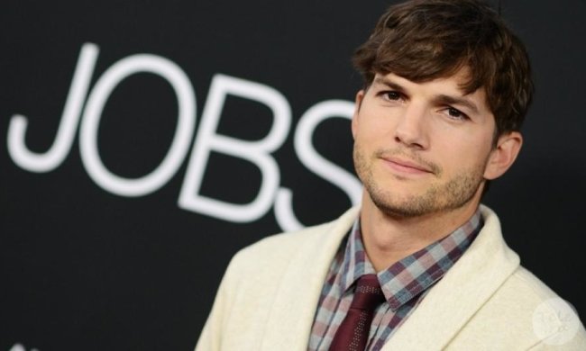 Ештон Кутчер відзначає День народження