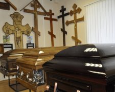 Отдохни всей семьей: в России провели конкурс гробовщиков
