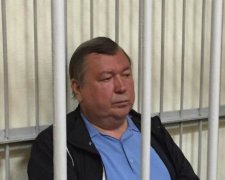 Суд покарав податківця Януковича
