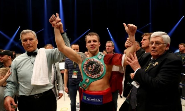 Бріедіс переміг Хука і став новим чемпіоном світу в першій важкій вазі