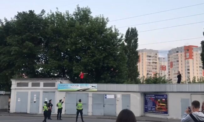 Чоловік  намагався вчинити  самогубство, скріншот із відео